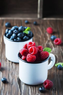 Ahududu ve yaban mersini yaz karışımı