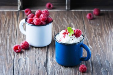 Ahududu ile Rus süzme peynir