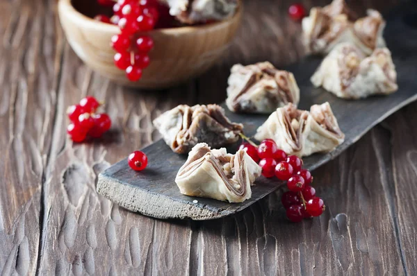 Egyptské baklava s červeným rybízem — Stock fotografie