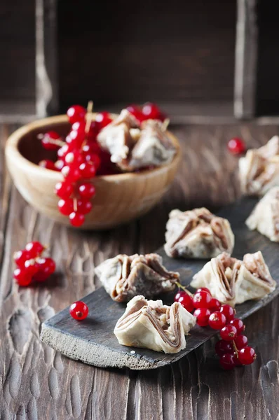 Egyptské baklava s červeným rybízem — Stock fotografie