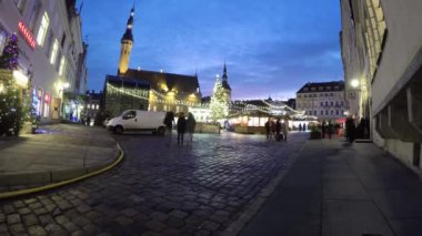 Tallinn sokaklarında Noel