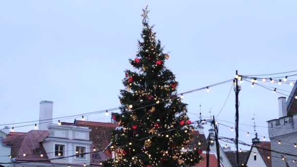 圣诞街头装饰的塔林 — 图库视频影像