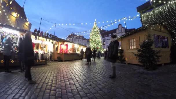 Kerst straten van Tallinn — Stockvideo