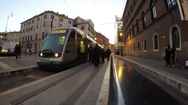 Straßenbahn bleibt in Rom stehen — Stockvideo