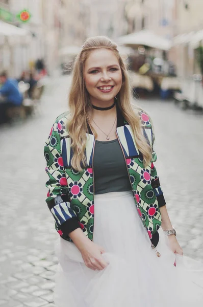 Happy young hipster woman in Rome — Stock Photo, Image