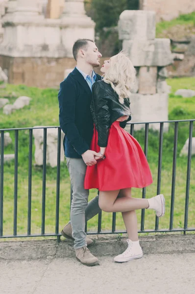 Happy young couple — Stock Photo, Image