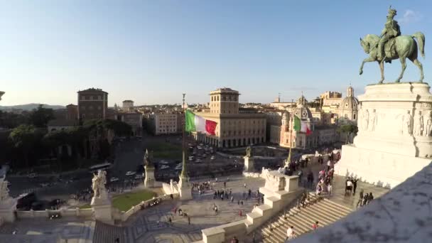 Menschen in Altare della patria — Stockvideo