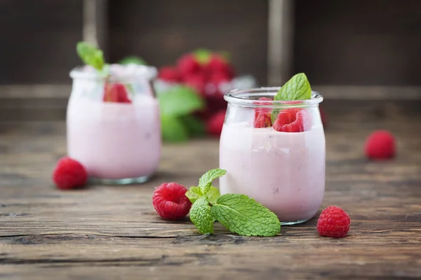 Yogur casero con frambuesa —  Fotos de Stock