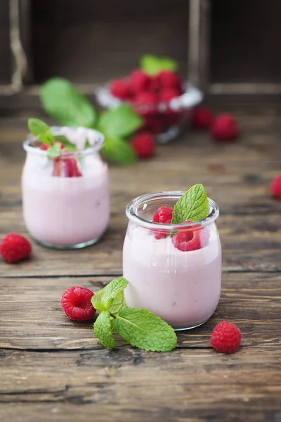 Homemade yogurt with raspberry and mint — Stock Photo, Image