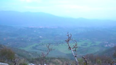 Ismarlayarak bulutlu dalgalı peyzaj