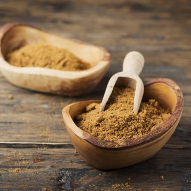 ahşap zemin üzerinde kahverengi şeker