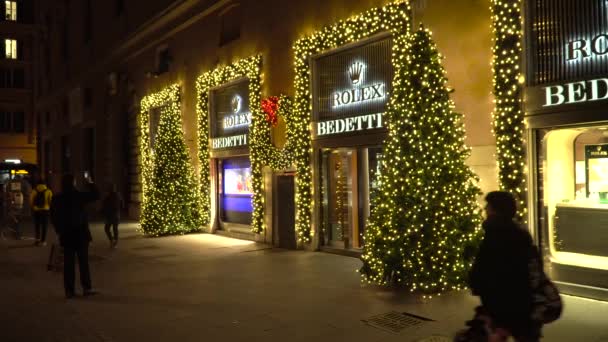 内装店の入り口のクリスマス ツリー ビュー — ストック動画