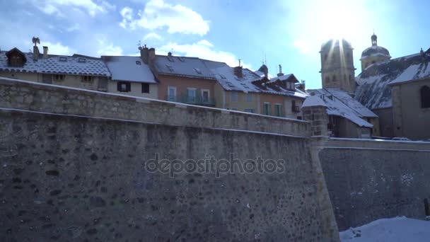 Utsikt Över Briancon Slott Fort Mot Blå Himmel — Stockvideo