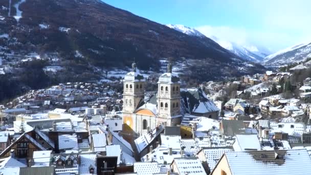 Schilderachtig Uitzicht Winter Brianson Tussen Bergen — Stockvideo