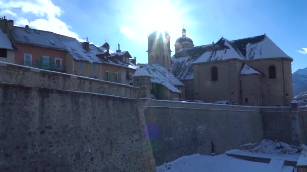 Utsikt Över Briancon Slott Fort Mot Blå Himmel — Stockvideo