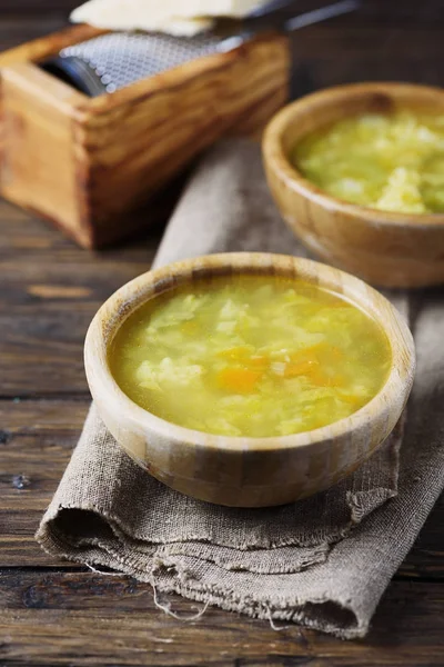 Vegetarische Soep Met Parmezaanse Kaas Geserveerd Houten Tafel Met Rouwgewaad — Stockfoto