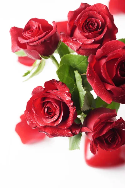 Vista Próxima Rosas Corações Vermelhos Fundo — Fotografia de Stock