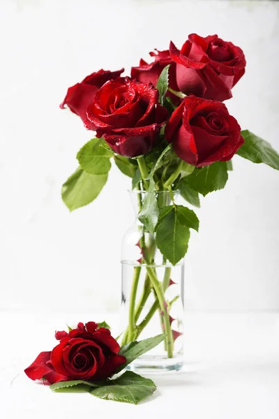 Tender Red Roses Transparent Glass Vase — Stock Photo, Image