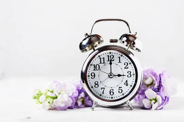 Spring Time Change Spring Flowers Alarm Clock — Stock Photo, Image