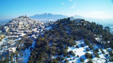 yükseltilmiş tarafından kar kaplı Montecelio İtalya'nın görünümünü