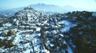 yükseltilmiş tarafından kar kaplı Montecelio İtalya'nın görünümünü
