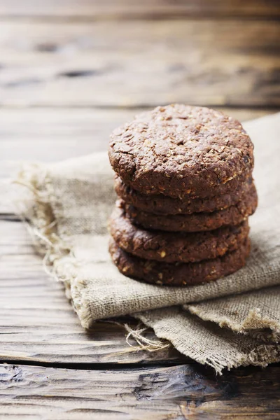 Stapel Chocoladekoekjes Houten Tafel — Stockfoto