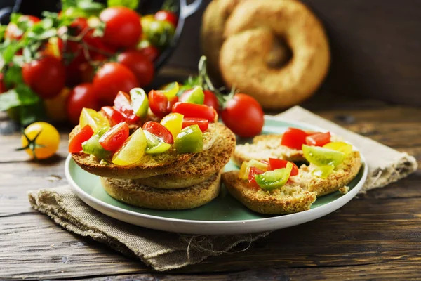 Frisella Tradizionale Pane Italiano Con Pomodori — Foto Stock