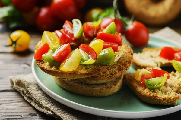 Frisella Tradizionale Pane Italiano Con Pomodori — Foto Stock