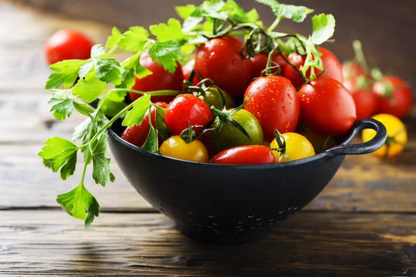 Mix Red Yellow Green Tomatoes Parsley Black Stone Bowl — Stock Photo, Image