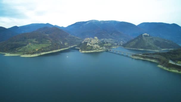 Flygfoto Över Castel Tora Och Omsluta Territorium — Stockvideo