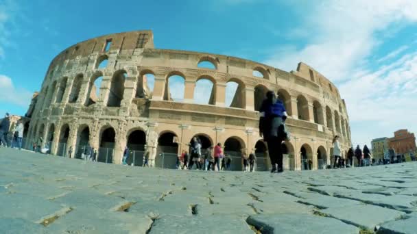 Blick Auf Das Antike Kolosseum Bei Sonnigem Wetter — Stockvideo
