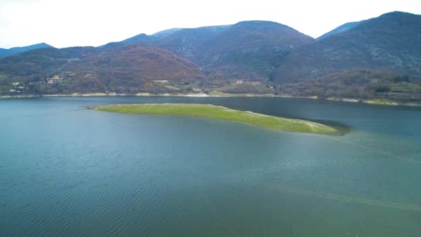 Deliziosa Vista Sul Lago Del Turano Sulle Montagne — Video Stock