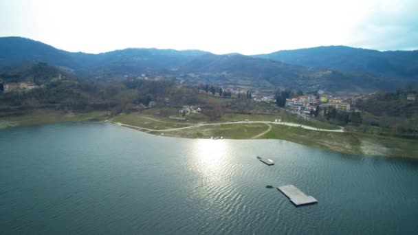 Herrlicher Blick Auf Den Lago Del Turano Und Das Castel — Stockvideo