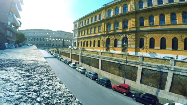 Roma Caddesi Manzarası Ile Eski Binalar Colosseum — Stok video