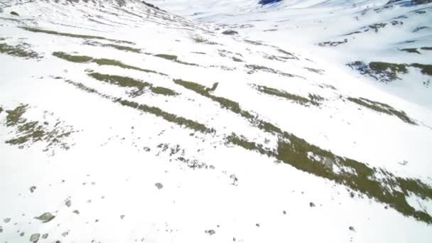 Vista Elevada Las Montañas Cubiertas Nieve — Vídeo de stock