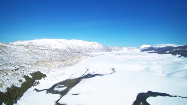 Vista Elevada Las Montañas Cubiertas Nieve — Vídeo de stock