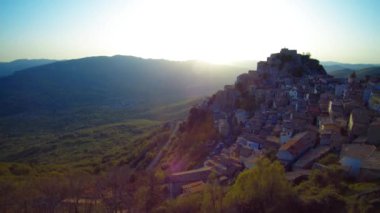 Eski gündoğumu, İtalya, Cervara Di Roma İtalya'nın muhteşem manzarasını.