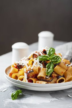 Geleneksel İtalyan yemeği alla norma