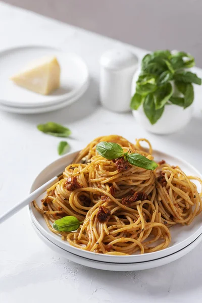 Massa italiana com tomate seco — Fotografia de Stock