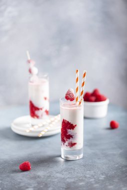 ahududu güler yüzlü