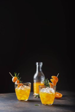 Mandalinalı alkollü kokteyl