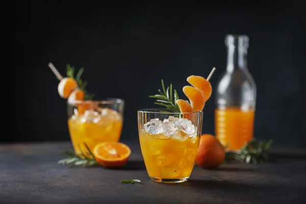 Alkoholtartalmú koktél mandarinnal — Stock Fotó