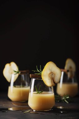 Armutlu sağlıklı bir içecek.