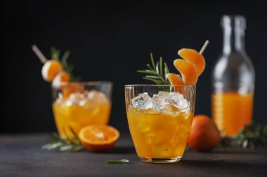 Mandalinalı alkollü kokteyl