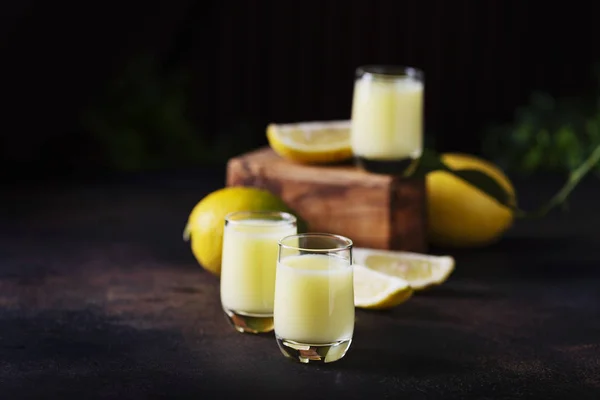 Liquore with lemon and cream — Stock Photo, Image