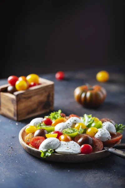 Egészséges saláta mozzarellával — Stock Fotó