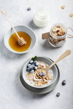 Mısır gevreği ile Kahvaltı