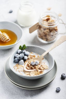 Mısır gevreği ile Kahvaltı