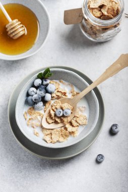 Mısır gevreği ile Kahvaltı