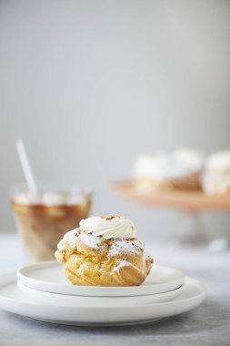 Kremalı kremalı kremalı kek.